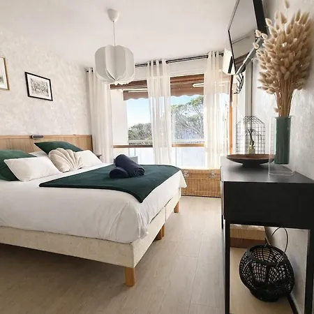 Grand Baigne De Soleil Avec Parking *